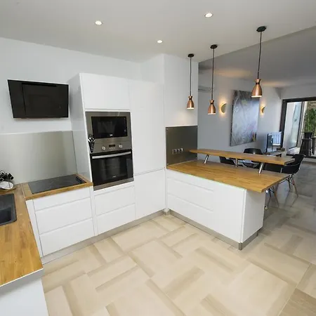 Luxury Palais Maeterlinck Apartment