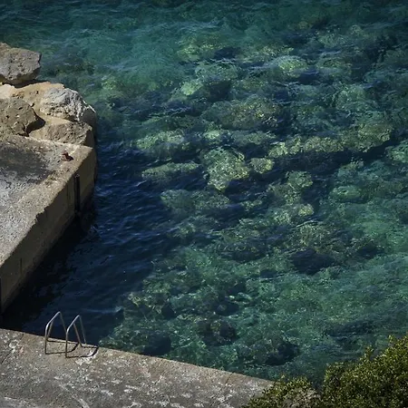 Luxury Palais Maeterlinck Apartment *