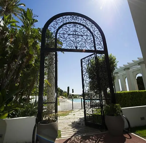 Luxury Palais Maeterlinck